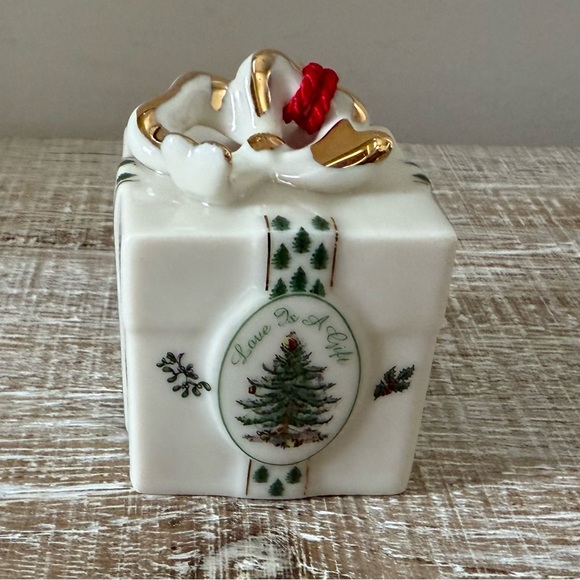 Spode Other - Spode Christmas Tree Love Is A Gift Ornament With Gold Accents Retired